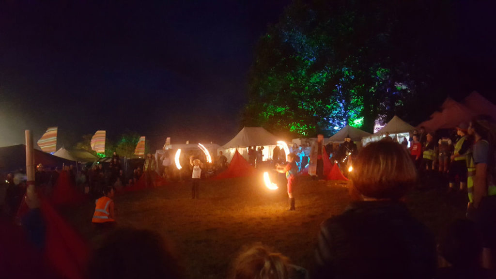 Beautiful Days 2019 - kids fire juggling